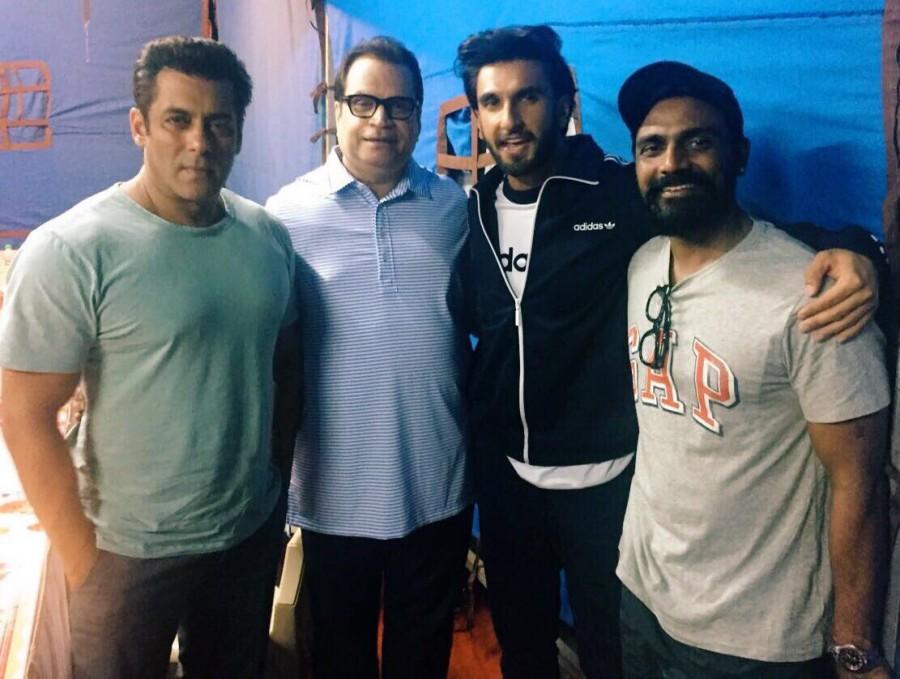Ramesh Taurani shared image by tweeting: @RanveerOfficial visits the set of Race bringing with him a riot of laughter always @BeingSalmanKhan @remodsouza @tipsofficial #FriendsOfRace #Race3 #Eid2018 Ranveer Singh,Salman Khan,Ranveer Singh and Salman Khan,Ranveer Singh race 3,race 3,Salman Khan's Race 3,Race 3 on the sets