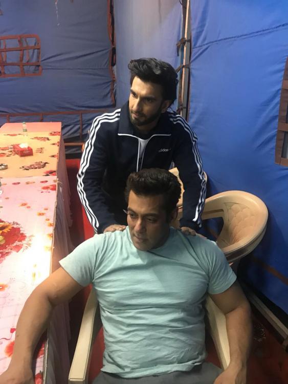 Sultan Alauddin Khilji went to meet Sultan Ali Khan on Race 3 sets. Ranveer Singh,Salman Khan,Ranveer Singh and Salman Khan,Ranveer Singh race 3,race 3,Salman Khan's Race 3,Race 3 on the sets