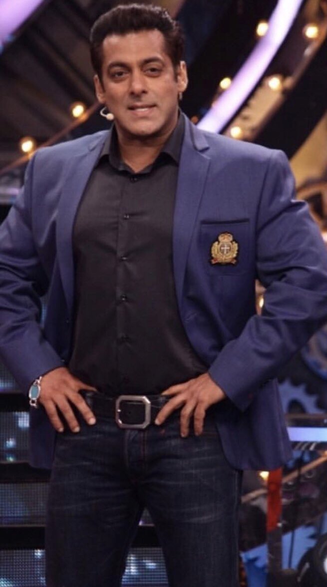 Bollywood actor Salman Khan on Bigg Boss 11. Deepika Padukone,actress Deepika Padukone,Deepika Padukone promotes Padmavati,Deepika Padukone and Salman Khan,Salman Khan,Deepika Padukone in Bigg Boss,Bigg Boss 11,Padmavati