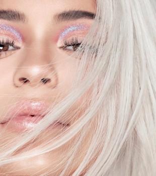 Kylie is reportedly pregnant with her first child; the father is allegedly rapper Travis Scott. And the star doesn't seem to want anyone to see her midsection. She often hides her 'baby bump' in chest-up photos, reports dailymail.co.uk. But on Saturday, the 20-year-old went to even greater lengths to conceal her body as she posted only extreme closeups of her face.