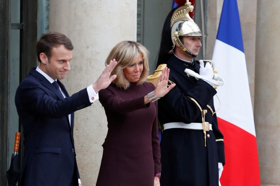 French President Emmanuel Macron and his wife Brigitte Macron stand prior  to welcome Lebanese Prime Minister at the Elysee Presidential Palace on  November 18, 2017 in Paris, France. Saad Hariri, who made