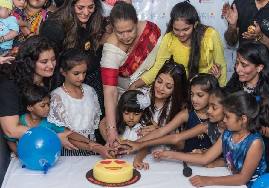 Bollywood film actress Aishwarya Rai celebrates father Krishnaraj Rai's birth anniversary with daughter Aaradhya Bachchan. Aishwarya Rai Bachchan,Aishwarya Rai Bachchan father anniversary,aishwarya rai blasts media,Aishwarya Rai broke down in tears,Aishwarya Rai cries,Aishwarya Rai Bachchan blasts media and cries,aishwarya rai video,krishnaraj rai passed away,late krishnaraj