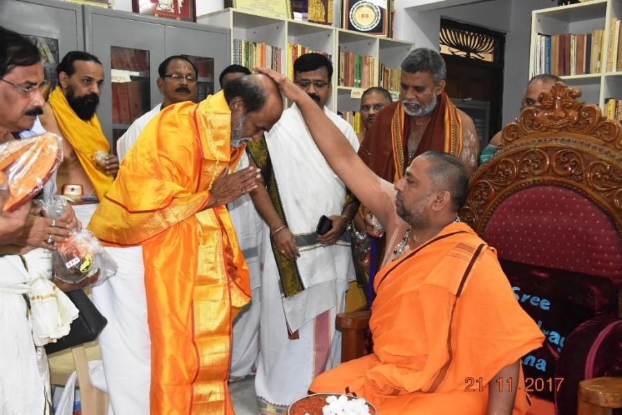 Rajinikanth visit Sri Raghavendra Swamy Matha, Mantralayam and got blessings. Rajinikanth,Superstar Rajinikanth,Rajinikanth visits Mantralayam,Rajinikanth visits Mantralayam temple,Mantralayam temple,Rajinikanth at Mantralayam temple,2.0,2point0