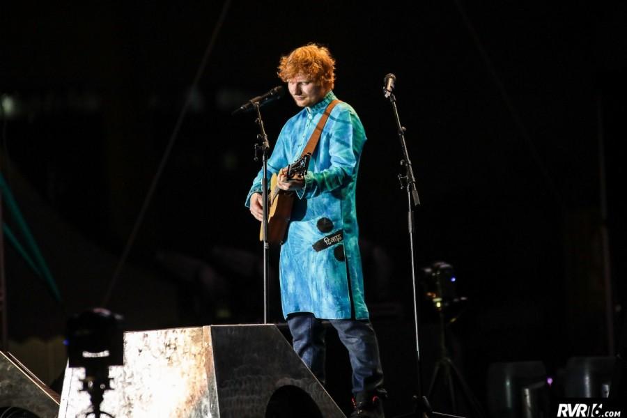 Every element of the kurta was hand painted. When Farzana presented Ed Sheeran with it, his expression was priceless and he instantly decided to wear it for his performance. Mystery behind Ed Sheeran,Ed Sheeran,Ed Sheeran blue Kurta,Ed Sheeran Kurta