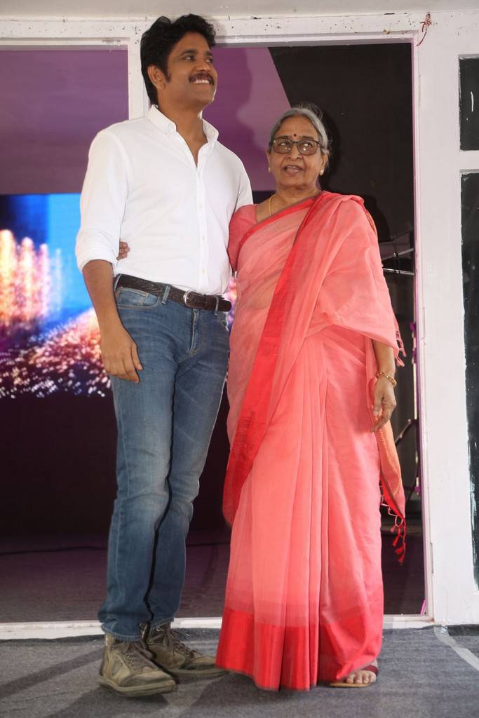 Actor Nagarjuna and Ramgopal Varma's mother Suryamma at new movie launch. Nagarjuna-Ram Dopal Varma,Nagarjuna,Ram Gopal Varma,Ramgopal Varma’s mother Suryamma,Puri Jagannadh,JD Chakravarthy,Akkineni Venkat,Supriya Yarlagadda,Umapathy Rao Kasturi,Anchor Manjusha