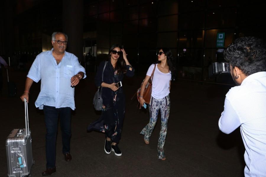 Sridevi along with her husband Boney Kapoor and daughter Janhvi Kapoor at airport in Mumbai. Boney Kapoor,Sridevi,Janhvi,janhvi kapoor,sridevi kapoor,Boney Kapoor spotted at airport,Sridevi Kapoor spotted at airport,Janhvi Kapoor spotted at airport