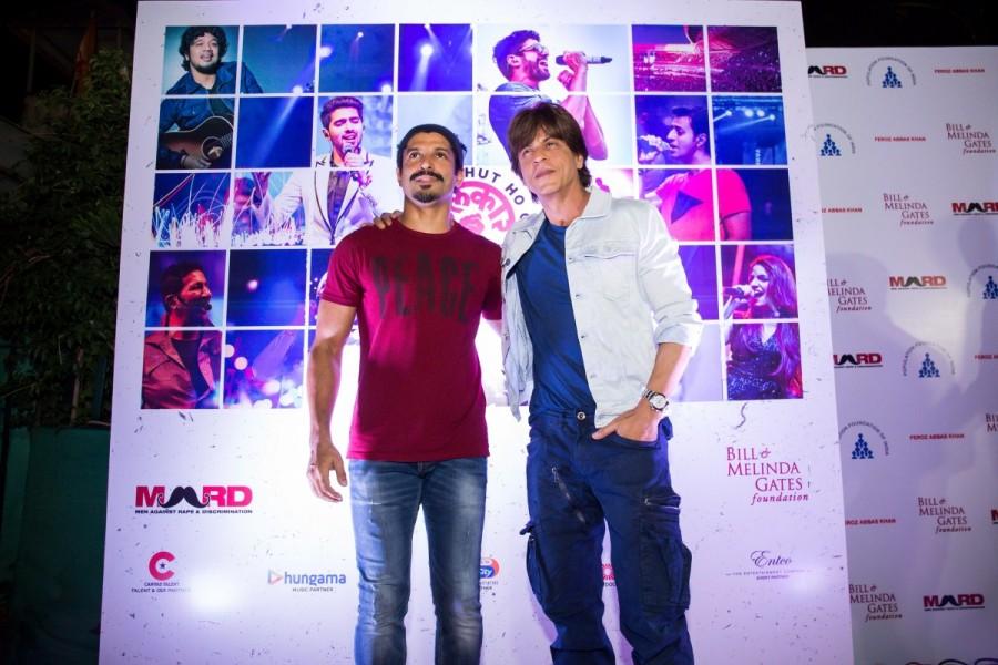 The concert rolled at Mumbai’s Bandra Fort Amphitheatre with Farhan Akhtar, Armaan Malik, Harshdeep Kaur, Papon, Salim- Sulaiman and Sukriti- Prakriti preforming to a packed venue. Superstar Shah Rukh Khan made a special appearance and recited a poem written by Javed Akhtar dedicated to women. Shah Rukh Khan,Farhan Akhtar's Lalkar Concert,Farhan Akhtar,Bill and Melinda Gates Foundation,director Feroz Abbas Khan