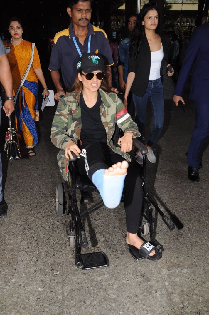 Kangana Ranaut injured during Manikarnika - The Queen of Jhansi in Rajasthan shooting in Jodhpur. She fall during shooting and injured her legs. Kangana Ranaut,actress Kangana Ranaut,Kangana Ranaut injured,Kangana Ranaut on the sets of Manikarnika,Manikarnika,Manikarnika: The Queen of Jhansi,Kangana Ranaut in wheelchair,Kangana Ranaut on wheelchair
