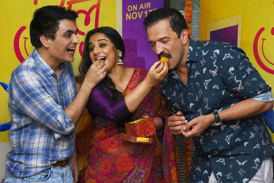 Actors Manav Kaul and Vidya Balan along with producer Atul Kasbekar during Tumhari Sulu success meet. Tumhari Sulu success meet,Tumhari Sulu,Vidya Balan,Manav Kaul,producer Atul Kasbekar,Tumhari Sulu success meet pics,Tumhari Sulu success meet images,Tumhari Sulu success meet stills,Tumhari Sulu success meet pictures,Tumhari Sulu success meet photos