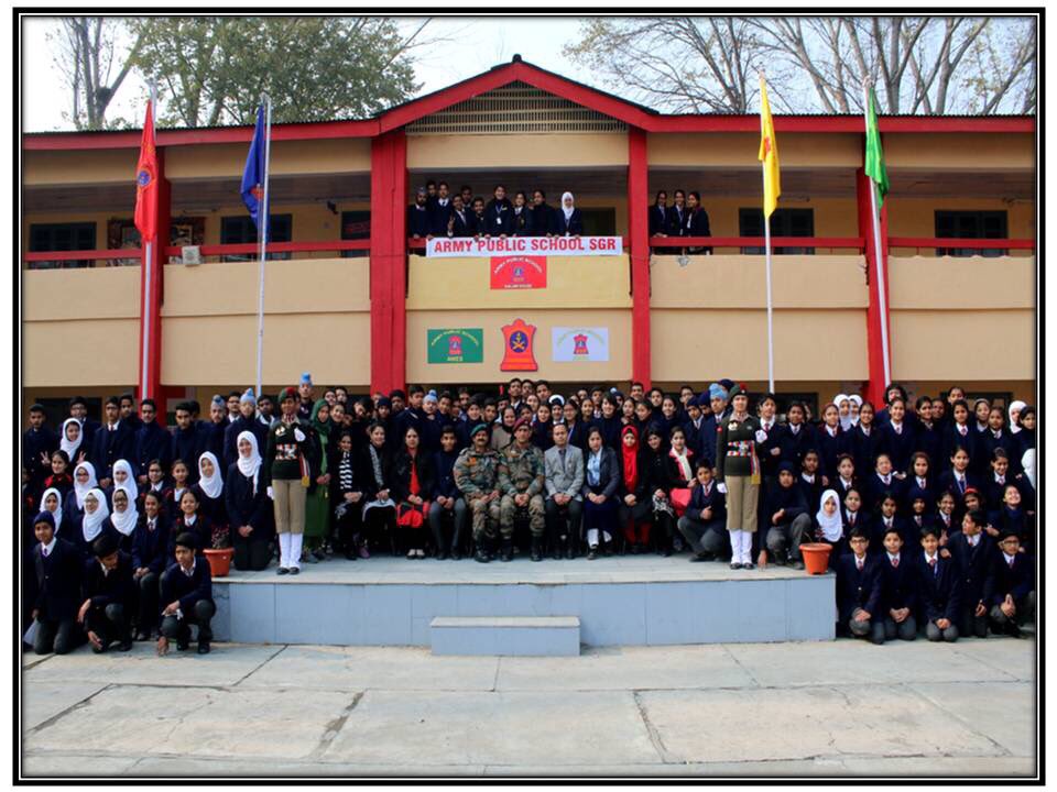 Lieutenant Colonel Mahendra Singh Dhoni visits students in Srinagar. Mahendra Singh Dhoni,MS Dhoni,Dhoni visits Army Public School,MS Dhoni visits Army Public School,Dhoni,Cool Dhoni