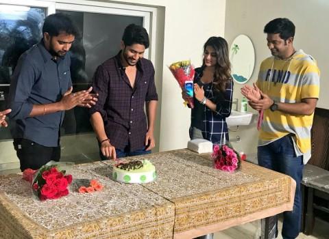 Actor Naga Chaitanya celebrates his birthday on sets of Savyasachi with director Chandoo Mondeti, Vennela Kishore & heroine Nidhhi Agerwal.