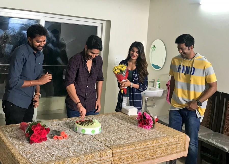 South Indian Actor Naga Chaitanya celebrates his birthday on sets of Savyasachi with director Chandoo Mondeti, Vennela Kishore & heroine Nidhhi Agerwal. Naga Chaitanya,actor Naga Chaitanya,Naga Chaitanya celebrates his birthday,Savyasachi,Chandoo Mondeti,Vennela Kishore,Nidhhi Agerwal,Naga Chaitanya birthday,Naga Chaitanya birthday celebrations