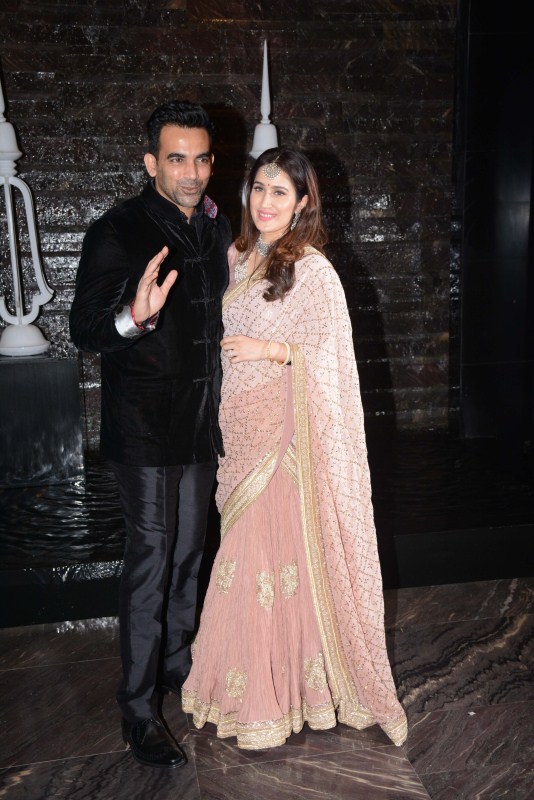 Sagarika Ghatge & Zaheer Khan Wedding Reception pics. Sachin Tendulkar,Harbhajan Singh,Parthiv Patel,Ajit Agarkar,Sagarika Ghatge & Zaheer Khan Wedding Reception,Sagarika Ghatge Wedding Reception,Zaheer Khan Wedding Reception