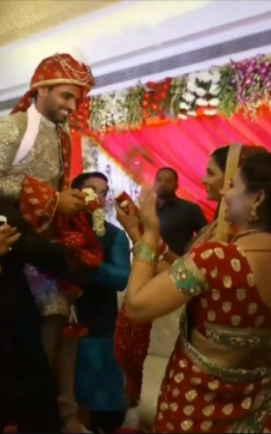 Bhuvneshwar Kumar and Nupur Nagar exchange garlands during the wedding ceremony. Bhuvneshwar Kumar,Bhuvneshwar Kumar wedding,Bhuvneshwar Kumar marriage,Bhuvneshwar Kumar and Nupur Nagar,Bhuvneshwar Kumar and Nupur Nagar wedding,Bhuvneshwar Kumar and Nupur Nagar marriage,Bhuvneshwar Kumar wedding pics,Bhuvneshwar Kumar wedding images,B
