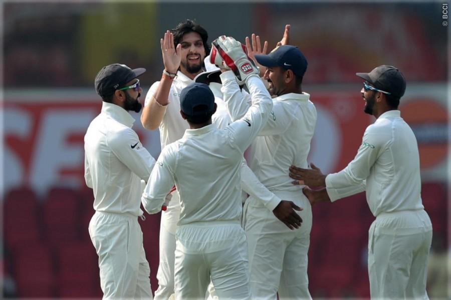 Skipper Dinesh Chandimal (47 not out) led the fightback for the tourists after pacer Ishant Sharma removed in-form opener Dimuth Karunaratne (51 from 147 balls; 4x6) while left-arm spinner Ravindra Jadeja packed Angelo Mathews (10) cheaply. Resuming the second session at 47/2, Sri Lanka lost Matthews immediately after an arm-ball from Jadeja beat the inside edge and struck him around the knees. India vs Sri Lanka,India vs Sri Lanka 2017,India vs Sri Lanka 2nd Test,India vs Sri Lanka score,India vs Sri Lanka live,Chandimal,Dinesh Chandimal