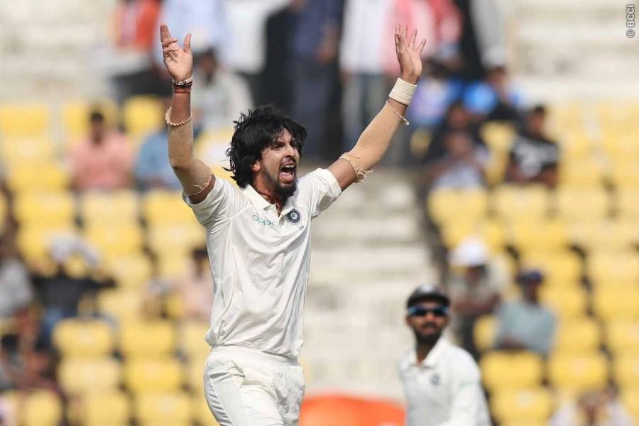 Karunaratne got to his 50, tapping Ishant for a single, before being trapped in front by the same bowler three overs later, to end the 62-run third wicket partnership. Karunaratne's dismissal brought in the dashing wicket-keeper-batsman Niroshan Dickwella (18 not out), who till tea had added 29 runs with the skipper. India vs Sri Lanka,India vs Sri Lanka 2017,India vs Sri Lanka 2nd Test,India vs Sri Lanka score,India vs Sri Lanka live,Chandimal,Dinesh Chandimal