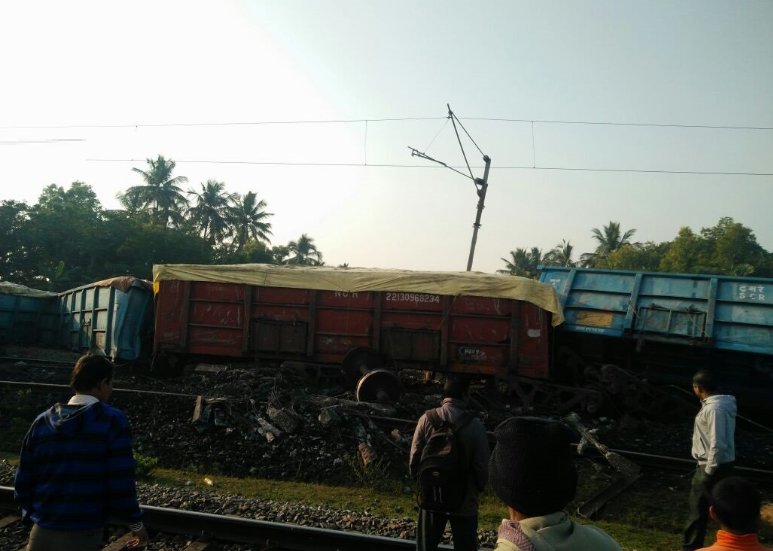 Two of the victims were identified as Deepak Patel and his father Ram Swaroop from Betia, Bihar. The third person succumbed to his injuries later. Vasco Da Gama-Patna Express,Vasco Da Gama-Patna express derailment,Vasco Da Gama,Patna Express