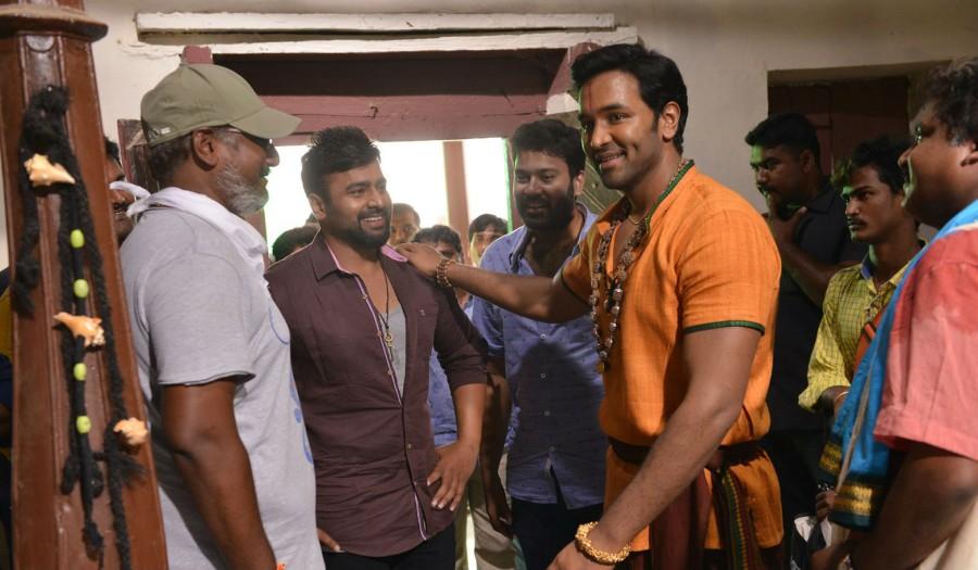 Pavan Mallela, Nara Rohit, Manchu Vishnu at Balakrishnudu shooting spot. Samantha Akkineni,Sai Dharam Tej,Manchu Vishnu,Balakrishnudu shooting spot,Balakrishnudu,Balakrishnudu on the sets,Nara Rohit,Regina Cassandra