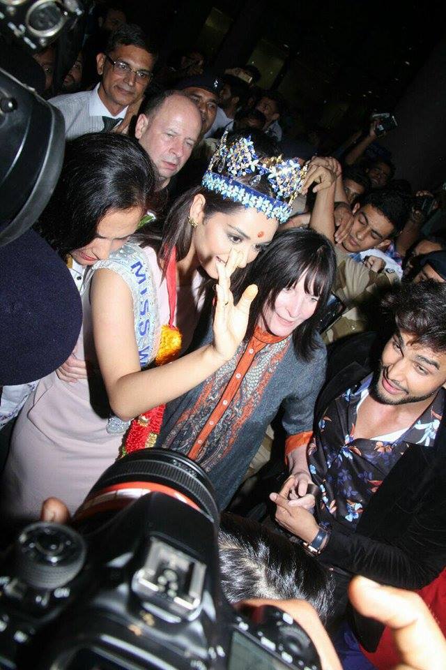 Miss World Manushi Chhillar spotted at Mumbai airport - Photos,Images ...