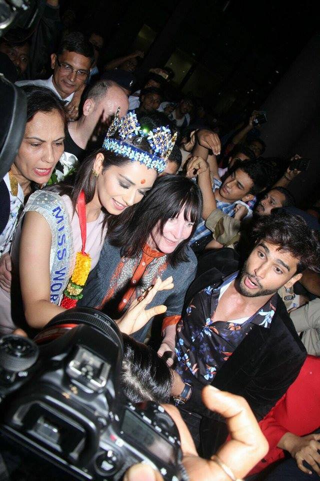 Miss World Manushi Chhillar gets a grand welcome as she returns to India. Miss World Manushi Chhillar,Manushi Chhillar,Miss World 2017 Manushi Chhillar,Manushi Chhillar returns India,Manushi Chhillar spotted at Mumbai airport,Manushi Chhillar spotted at airport,Manushi Chhillar at airport