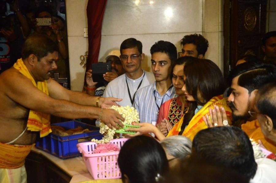 "She came here with her family at 5.15 am for 'darshan' and spent sometime at the temple premises," well-known Marathi actor and the Temple Trust Chairman Aadesh C. Bandekar told IANS. Miss World 2017 Manushi Chhillar,Manushi Chhillar,Manushi Chhillar at Siddhivinayak Temple,Manushi Chhillar offers prayers,Miss World 2017,Miss World Manushi Chhillar
