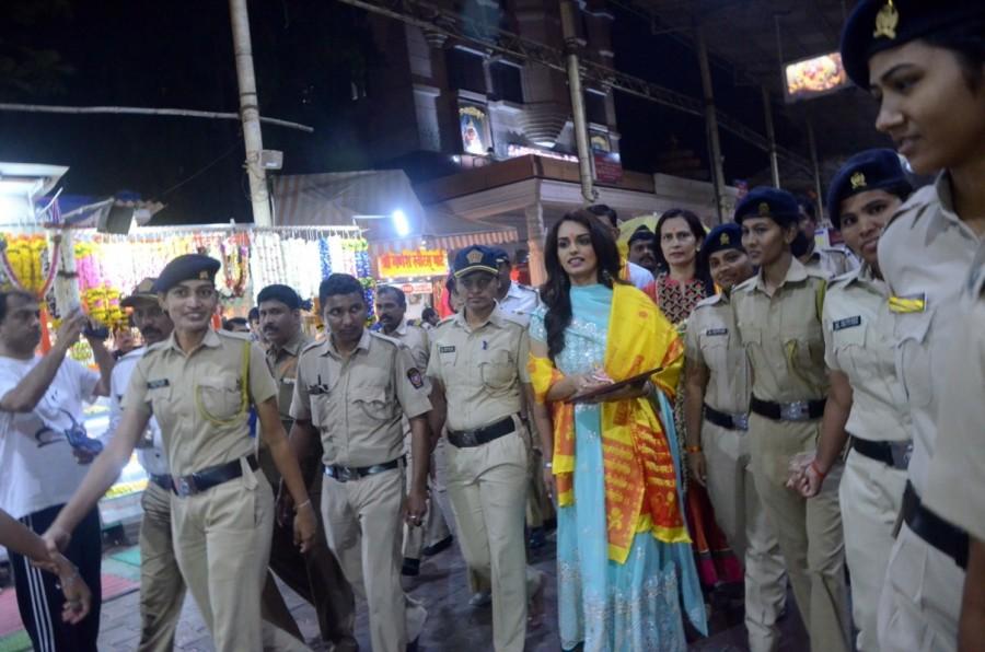 The Miss World 2017 was accompanied by her medico parents Mithrabasu and Neelam Chhillar, and her brother. She returned to India on early Saturday with the crown and was accorded a warm welcome at the international airport here. Miss World 2017 Manushi Chhillar,Manushi Chhillar,Manushi Chhillar at Siddhivinayak Temple,Manushi Chhillar offers prayers,Miss World 2017,Miss World Manushi Chhillar