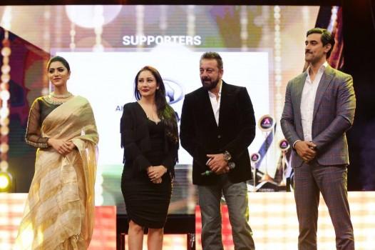 Sanjay Dutt & Maanayata had left for UAE  to attend one of the most popular awards titled  'Asian Vision Awards' that takes place annually. The news is the actor bagged the title of the most popular Indian actor in the UAE.