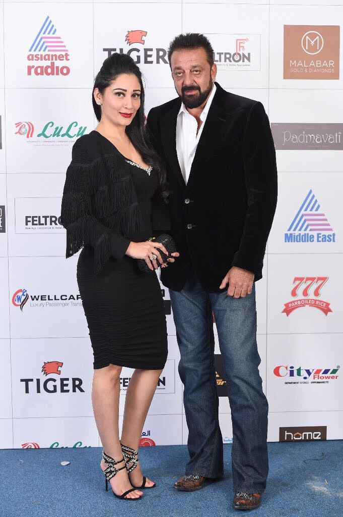 Maanayata who keeps treating all the fans with her interesting posts on social media took to Instagram and shared the news,"In our togetherness castles are built❤️❤️#togethersquad #dutts#asianvision #throwbacksaturday #love#grace #positivity #instafam #besthalf#beautifulife #thankyougod" Sanjay Dutt,Maanayata,maanayata dutt,Sanjay Dutt & Maanayat,Asian Vision Awards,most popular Indian star