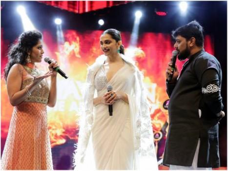 Deepika Padukone at Asiavision Movie Awards 2017.