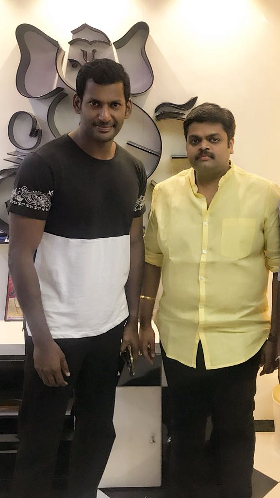 Vishal,actor Vishal,Karthi,Actor Karthi Sivakumar,Theeran Adhigaaram Ondru,Theeran Adhigaaram Ondru special screening,Vishal watches Theeran Adhigaaram Ondru movie
