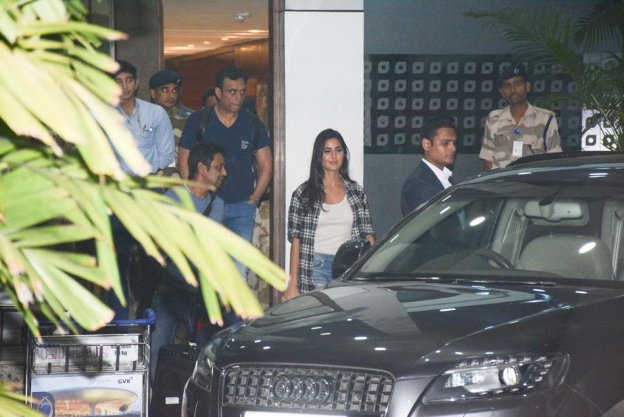 Salman Khan and Katrina Kaif snapped at Airport as they return from Goa. IFFI 2017,Salman Khan and Katrina Kaif,Salman Khan,Katrina Kaif,Tiger Zinda Hai pair,Tiger Zinda Hai