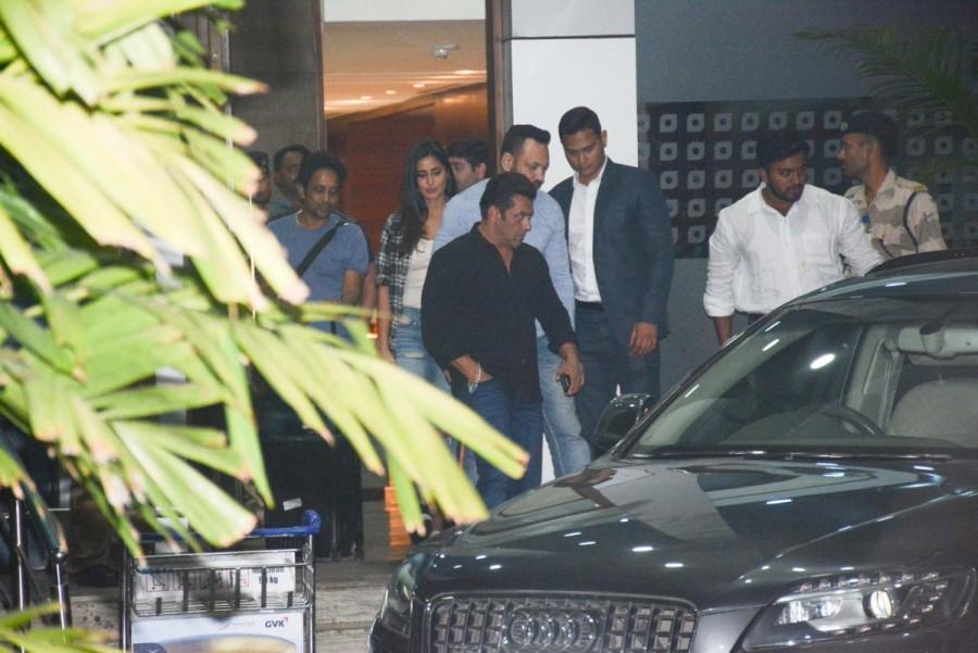 Actor Salman Khan and Katrina Kaif snapped at Airport as they return from Goa. IFFI 2017,Salman Khan and Katrina Kaif,Salman Khan,Katrina Kaif,Tiger Zinda Hai pair,Tiger Zinda Hai