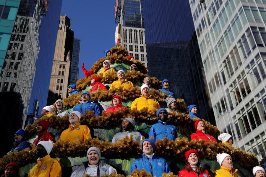 People sing carols in the Macy's Singing Christmas Tree on 6th Avenue during the Macy's Thanksgiving Day Parade in Manhattan, New York, U.S., November 23, 2017. Thanksgiving Day Parade,Thanksgiving Day,Macy's Thanksgiving Day Parade,Macy's Thanksgiving Day Parade pics,Macy's Thanksgiving Day Parade images,Macy's Thanksgiving Day Parade stills,Macy's Thanksgiving Day Parade pictures