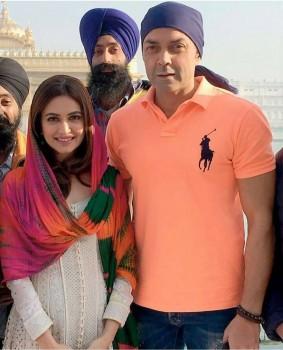 Actress Kriti Kharbanda visited the Golden Temple in Amritsar along with her 
