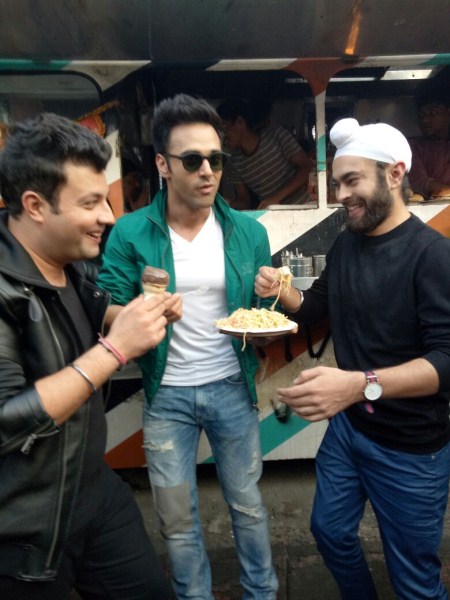 Fukrey's story is based in Delhi, and as we saw in the first part, the boys go and have the common and famous food in Delhi, like Chole Bhatture. This time in the movie they will be seen visiting many more places, but before the release of the movie they did a creative campaign of visiting all the famous spots of the city. Hunny,Choocha,Lali and Bholi Punjaban,Fukrey Returns,Fukrey Returns team