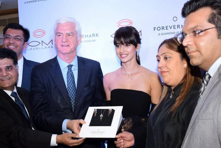 Bollywood actress Disha Patani launches Om Jewelers Store. Disha Patani,actress Disha Patani,Disha Patani launches Om Jewellers,Om Jewellers Festive Collection,Disha Patani launches Om Jewelers Store,Disha Patani at Om Jewelers Store
