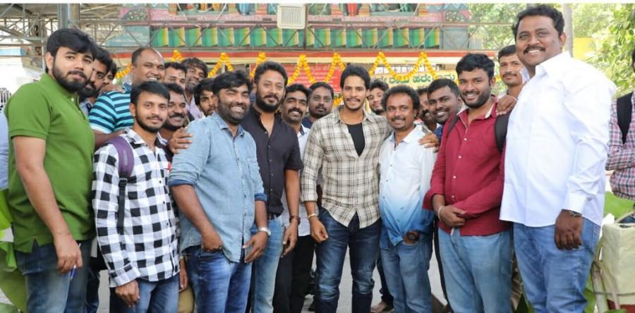 Rarandoi Veduka Chudam remade in as Seetha Rama Kalyana. Nikhil Gowda,Kumaraswamy,H. D. Kumaraswamy,Seetha Rama Kalyana,Seetha Rama Kalyana movie launch,Seetha Rama Kalyana movie launch pics,Seetha Rama Kalyana movie launch images,Seetha Rama Kalyana movie launch stills,Seetha Rama Kalyana movie launch pictures