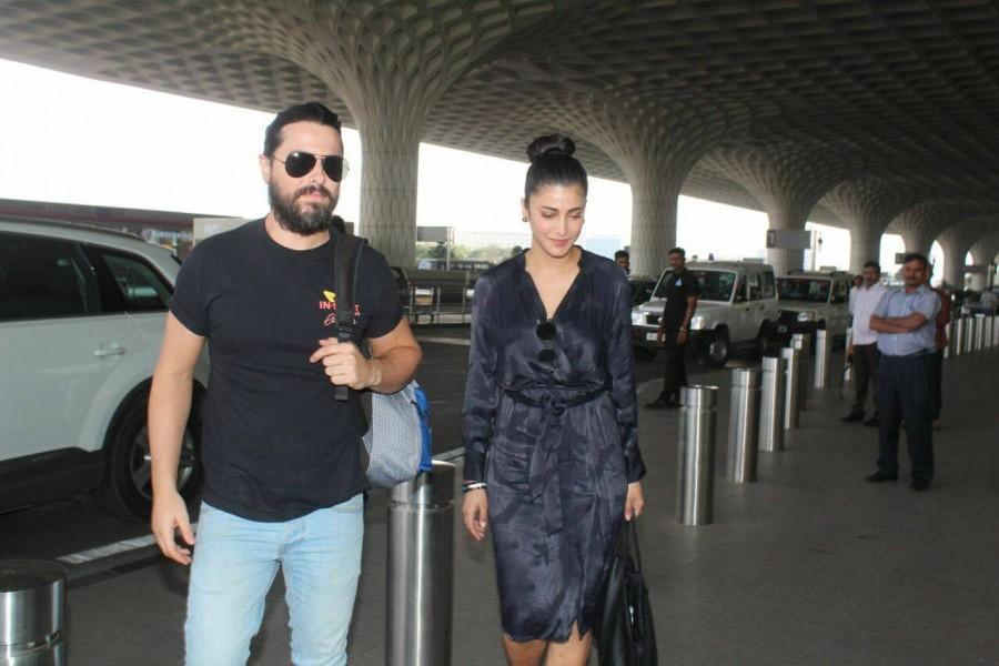 Shruti Haasan spotted with rumoured beau yet again. Shruti Haasan,actress Shruti Haasan,Shruti Haasan and Michael Corsale,Michael Corsale,Shruti Haasan with Michael Corsale,Shruti Haasan boyfriend Michael Corsale,Shruti Haasan lover Michael Corsale,Shruti Haasan lover