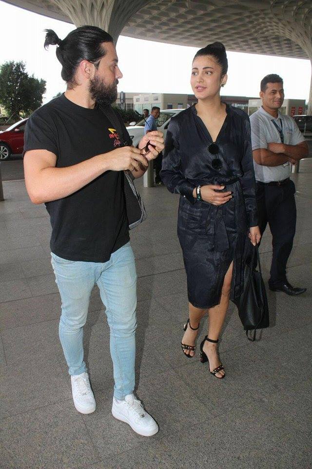Shruti Haasan spotted at the Mumbai airport with Michael Corsale. Shruti Haasan,actress Shruti Haasan,Shruti Haasan and Michael Corsale,Michael Corsale,Shruti Haasan with Michael Corsale,Shruti Haasan boyfriend Michael Corsale,Shruti Haasan lover Michael Corsale,Shruti Haasan lover