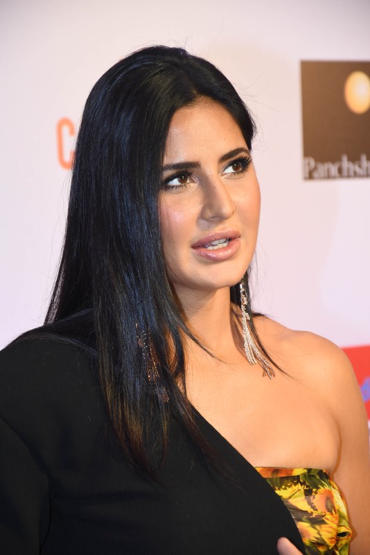 Katrina Kaif poses for the cameras at the Red carpet at the Reliance Digital and Filmfare Glamour and Style Awards 2017 held in Mumbai on December 01, 2017. Kareena Kapoor,Jacqueline Fernandez,Katrina Kaif,Alia Bhatt,Filmfare Glamour & Style Awards 2017,Filmfare Glamour & Style Awards