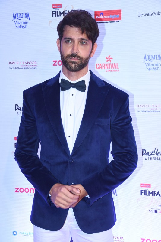 Hrithik Roshan poses for the cameras at the Red carpet at the Reliance Digital and Filmfare Glamour and Style Awards 2017 held in Mumbai on December 01, 2017. Hrithik Roshan,Shahid Kapoor,Varun Dhawan,Jackie Shroff,Filmfare Glamour & Style Awards 2017,Filmfare Glamour & Style Awards