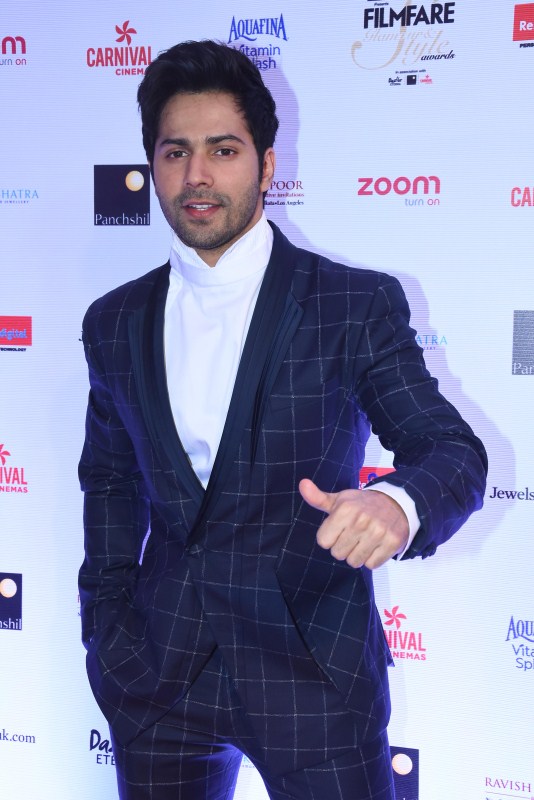 Varun Dhawan poses for the cameras at the Red carpet at the Reliance Digital and Filmfare Glamour and Style Awards 2017 held in Mumbai on December 01, 2017. Hrithik Roshan,Shahid Kapoor,Varun Dhawan,Jackie Shroff,Filmfare Glamour & Style Awards 2017,Filmfare Glamour & Style Awards