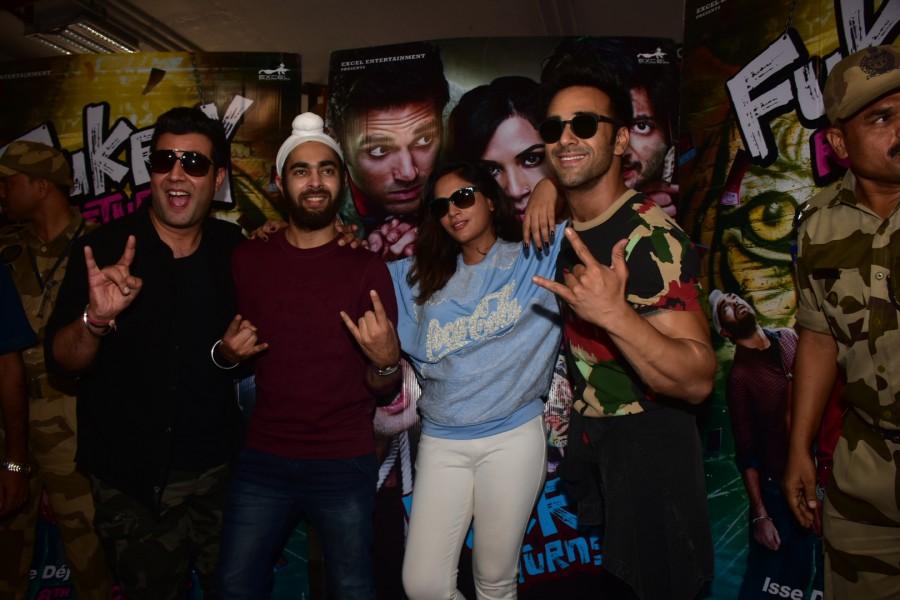 They were seen having each other and even posed for the cameras. Team Fukrey Returns have been gallivanting on the streets of Mumbai and Delhi promoting their film. Pulkit Samrat,Richa Chadha,Varun Sharma,Manjot Singh,Team Fukrey Returns,Fukrey Returns,Fukrey Returns team