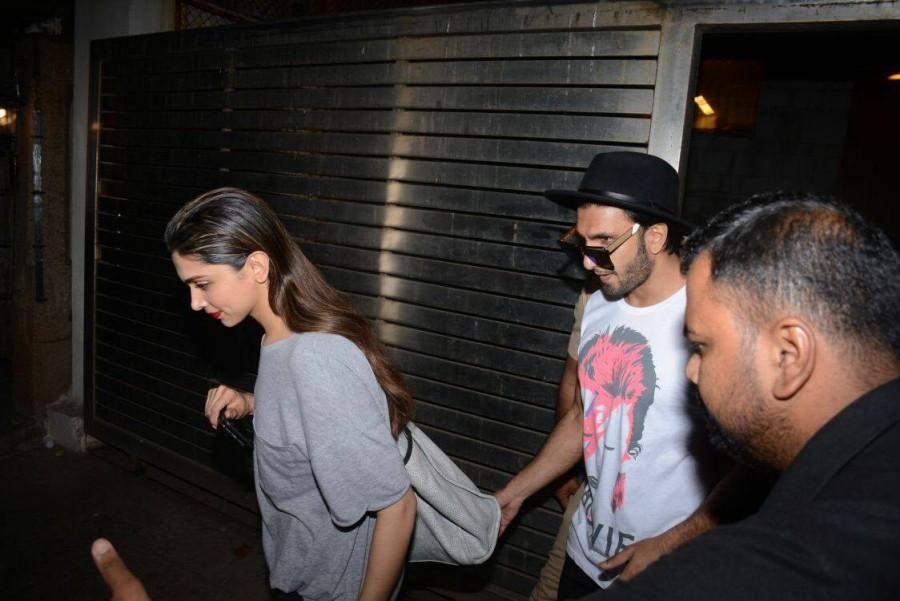 Lovebirds Deepika Padukone-Ranveer Singh spotted at Zoya Akhtar's house. Ranveer Singh and Deepika Padukone,Ranveer Singh,Deepika Padukone,Ranveer Singh with Deepika Padukone,Zoya Akhtar