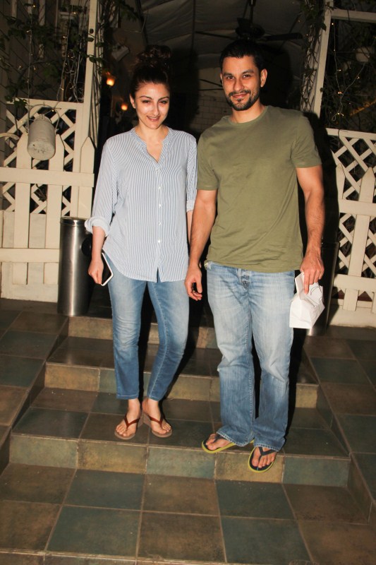 Soha Ali Khan and Kunal Khemu spotted at Bandra - Photos,Images,Gallery ... Shruti Hassan Siddharth Marriage