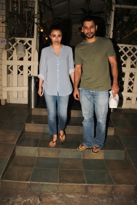 Bollywood real life couple Kunal Khemu and Soha Ali Khan spotted at Bandra in Mumbai on 1st Dec 2017. Soha Ali Khan and Kunal Khemu,Soha Ali Khan,Kunal Khemu,Soha Ali Khan spotted at Bandra,Kunal Khemu spotted at Bandra