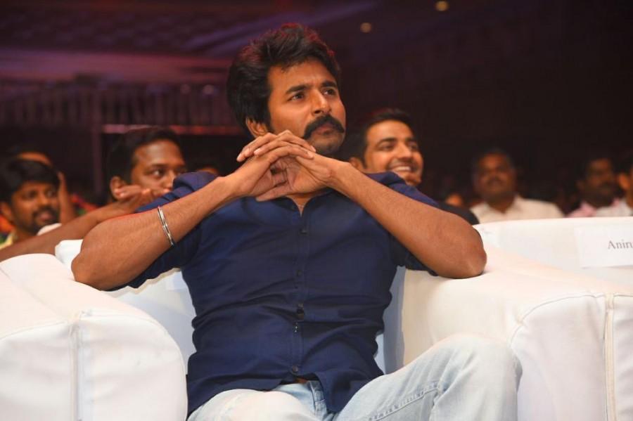 Actor Sivakarthikeyan at Velaikkaran music launch. Sivakarthikeyan,Mohan Raja,Anirudh Ravichandar,Velaikkaran music launch,Velaikkaran audio launch,Velaikkaran music,Velaikkaran audio,Velaikkaran music launch pics,Velaikkaran music launch images,Velaikkaran music launch stills,Velaikkaran audio launch pic