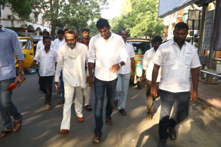 Sidelined AIADMK leader T.T.V. Dinakaran will also be contesting as an Independent candidate. Vishal,actor Vishal,vishal krishna,Vishal RK Nagar,R.K. Nagar assembly,R.K. Nagar,Vishal enters politicals