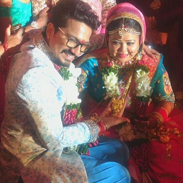 The couple got married amidst their close friends and family in attendance. Bharti singh,Bharti Singh wedding,Bharti Singh wedding inside photos,Bharti Singh wedding inside videos,Bharti Singh marriage photos videos,Bharti Singh husband,Bharti Singh harsh limbachiyaa,bharti singh harsh limbachiyaa wedding photos