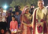 Aashka Goradia gets married to boyfriend Brent Goble.